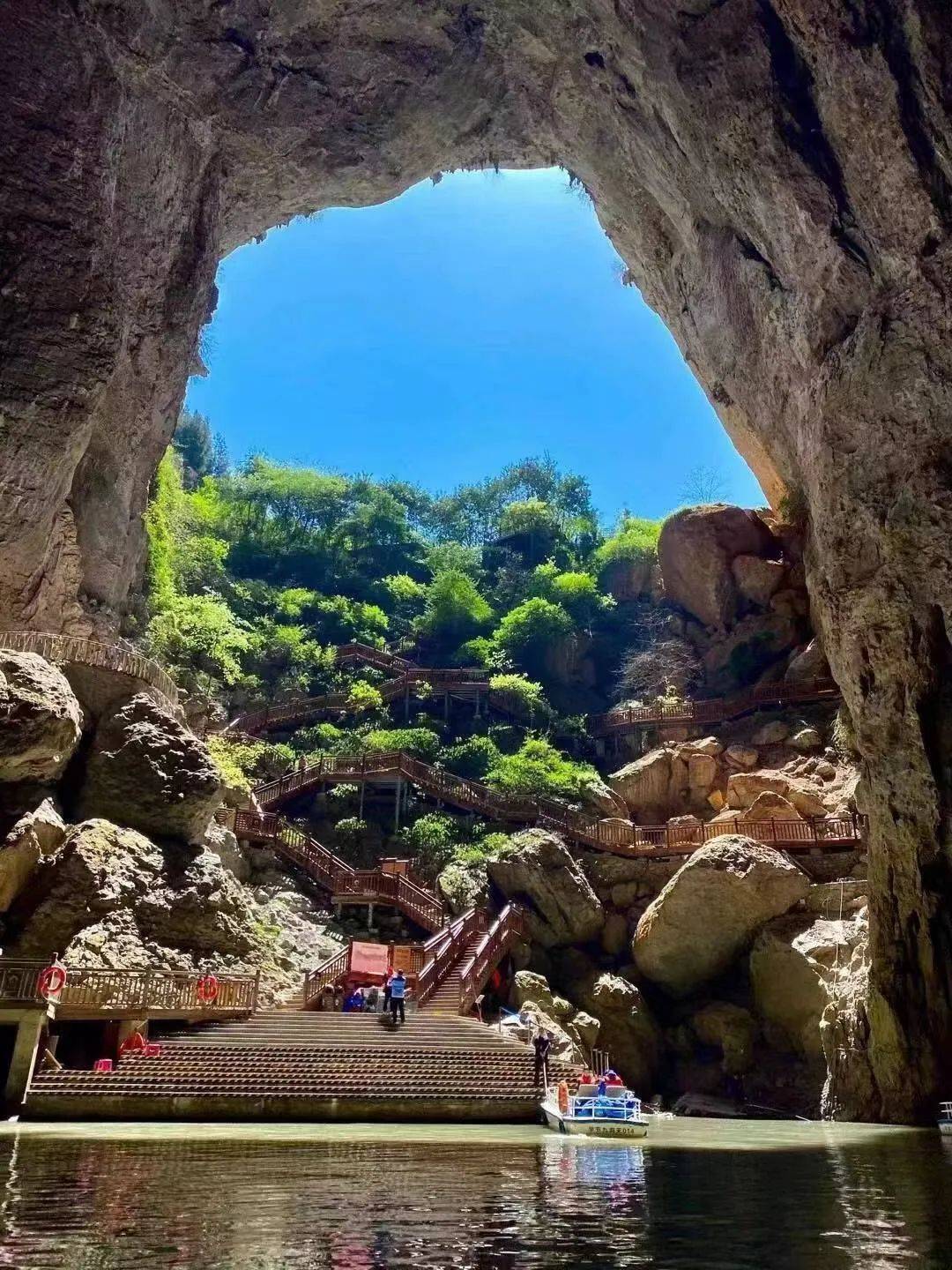 九洞天风景区旅游攻略，探秘贵州地下溶洞的奇幻之旅