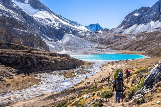 积石山旅游攻略，这片藏在甘肃的秘境，去一次就忘不掉