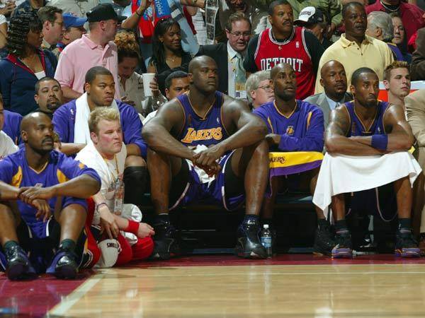 NBA2004总决赛，草根活塞如何干翻F4湖人？一个关于团队篮球的终极教案