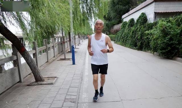 体育强则国强，从我家楼下大爷的晨跑说起