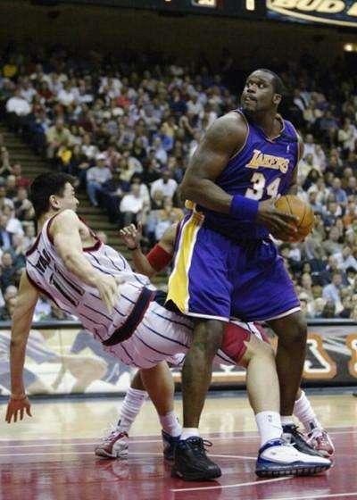 用Go语言写一篇关于NBA短片的故事