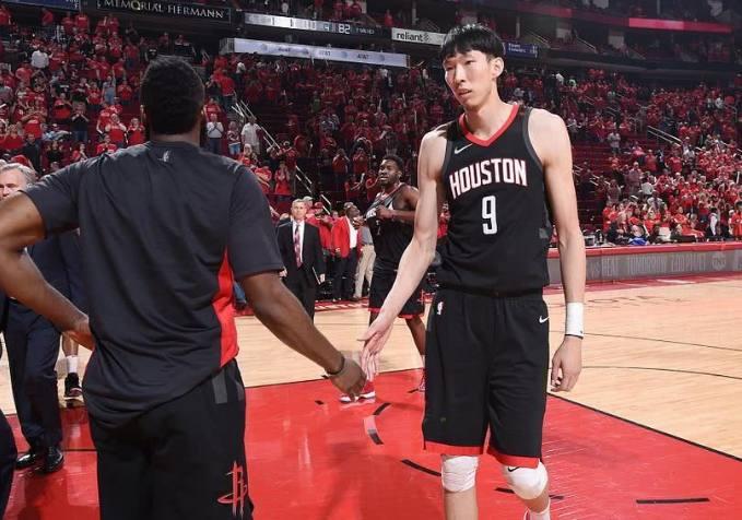 易建联在NBA哪个队？聊聊这位中国大个子的美国篮球之旅
