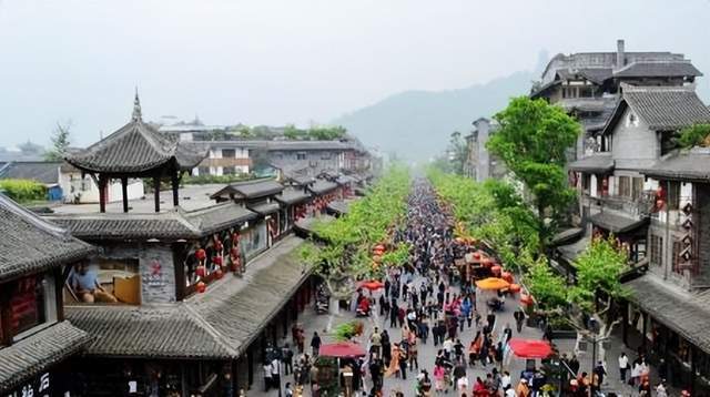成都二天一夜旅游攻略，用48小时把烟火气装进胃里和相机里